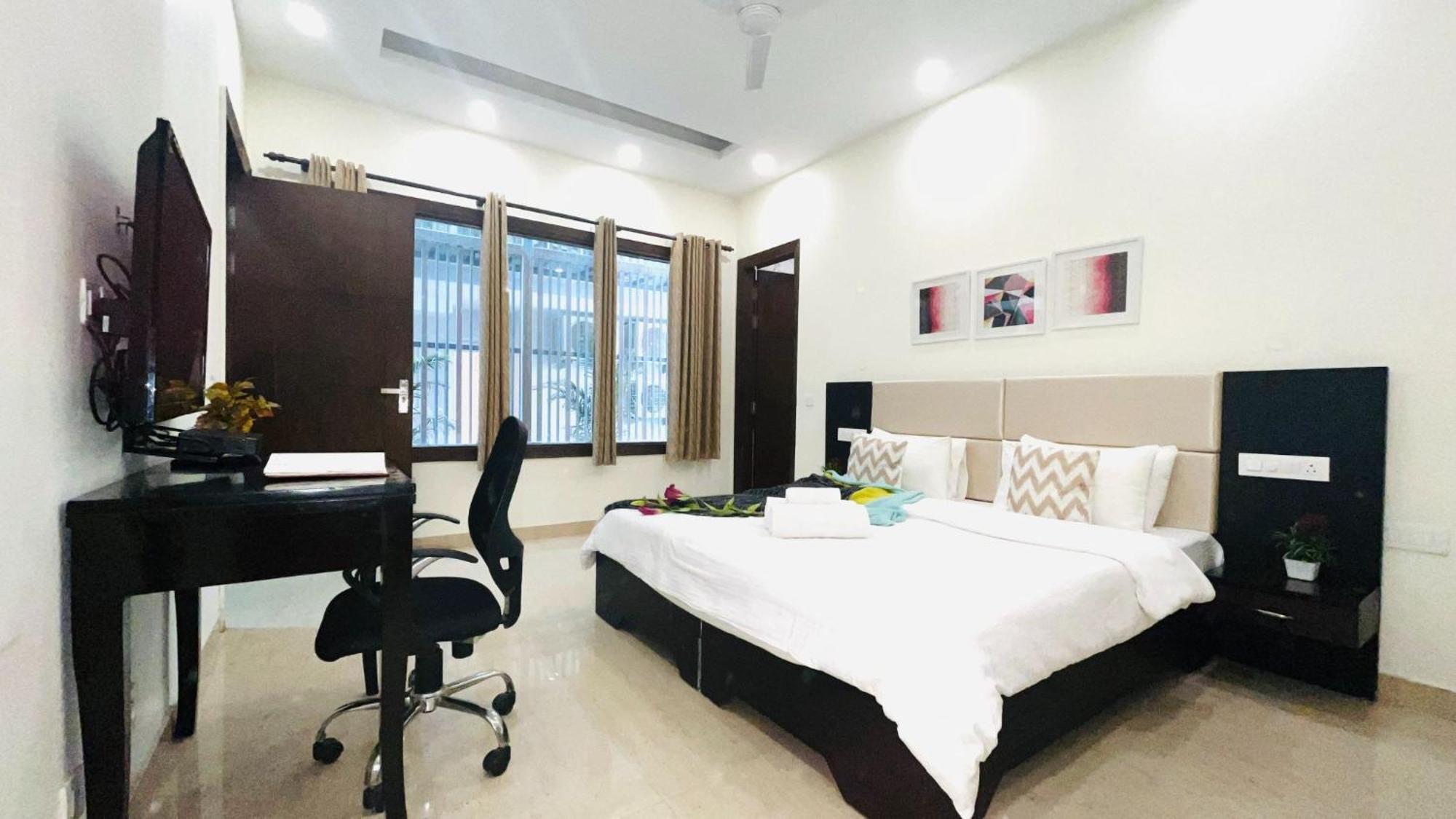 Bluo 1Bhk - Dlf Cybercity, Balcony, Lift, Parking Gurgaon Exterior foto